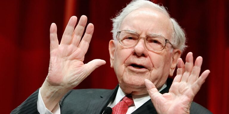 Buffett is not concerned about a downgrade by Fitch, says Berkshire keeps buying Treasury bonds